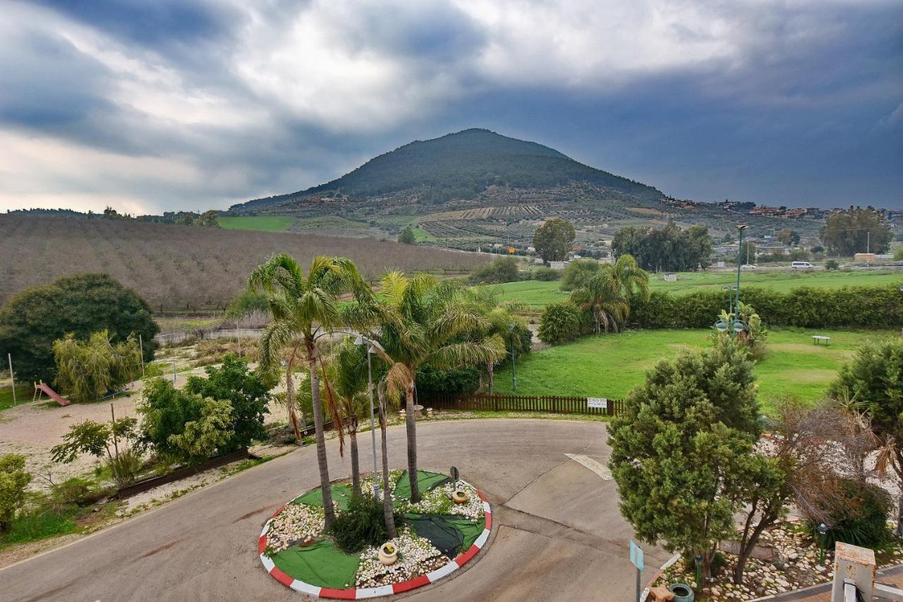 Pearl Of The Valley Hotel Kfar Tavor Exterior foto