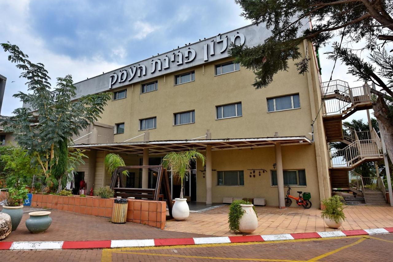 Pearl Of The Valley Hotel Kfar Tavor Exterior foto